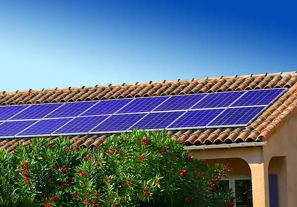 panneaux solaires photovoltaïques intégrés au bâti