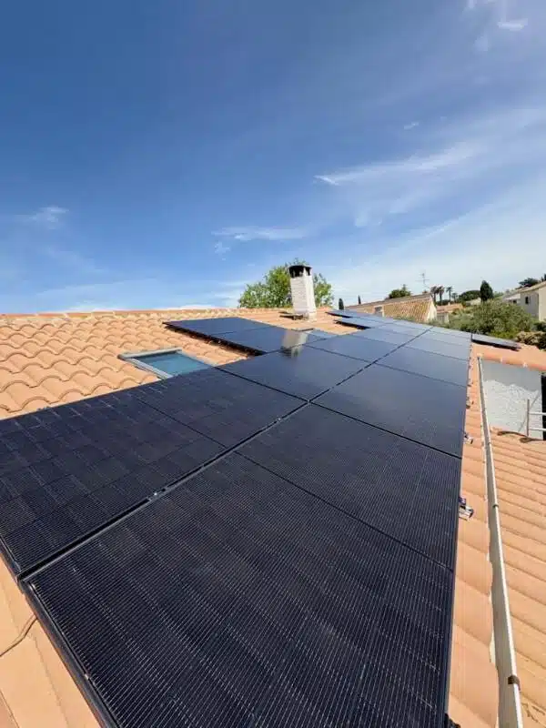 Installation solaire 9 kWc – Avril 2025 – 34130 Mauguio – 18 panneaux DMEGC DMG-500 HALF-CUT BI-VERRE et 18 micro-onduleurs IQ8P – Installateur solaire Libow